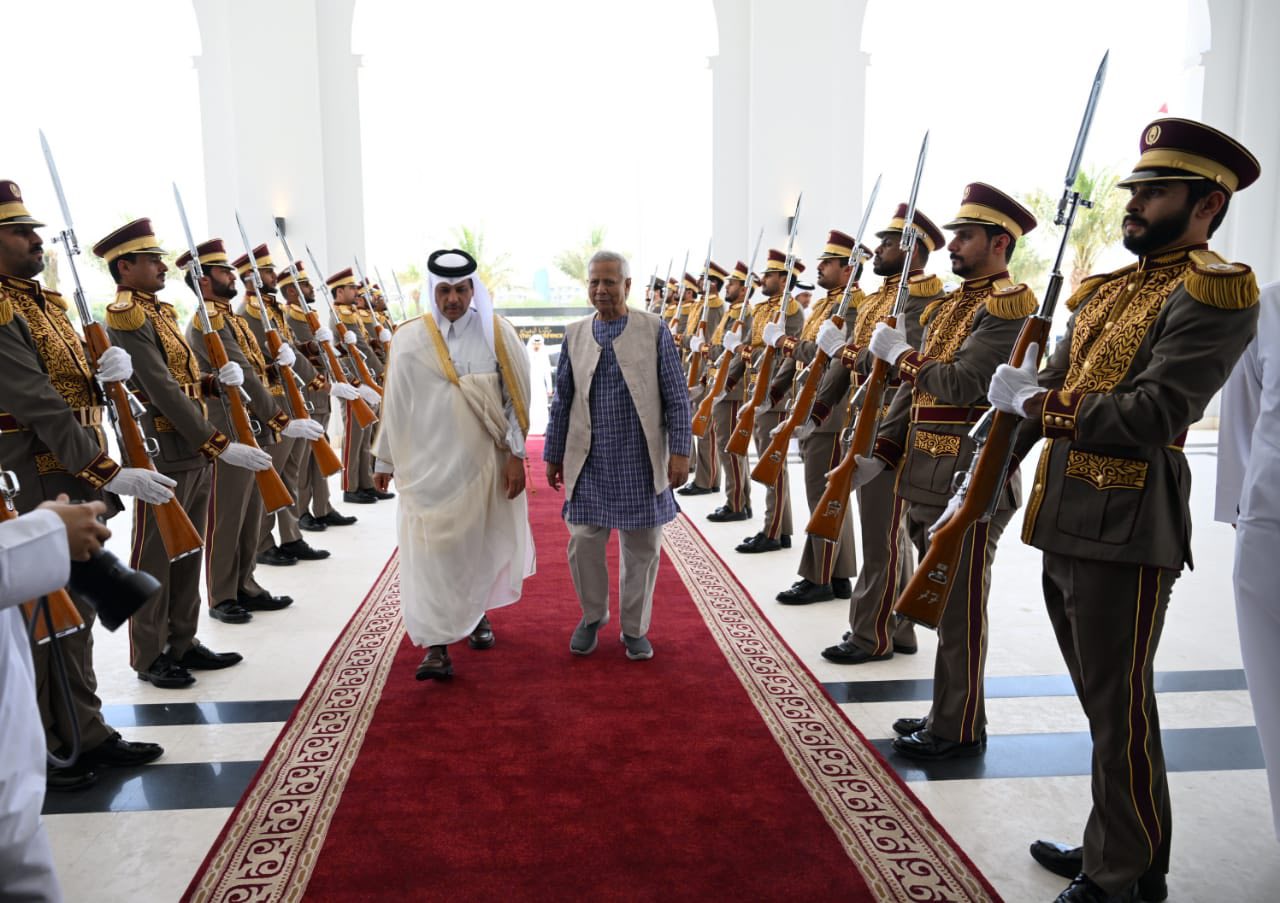 Qatar defence minister meets Chief Adviser 