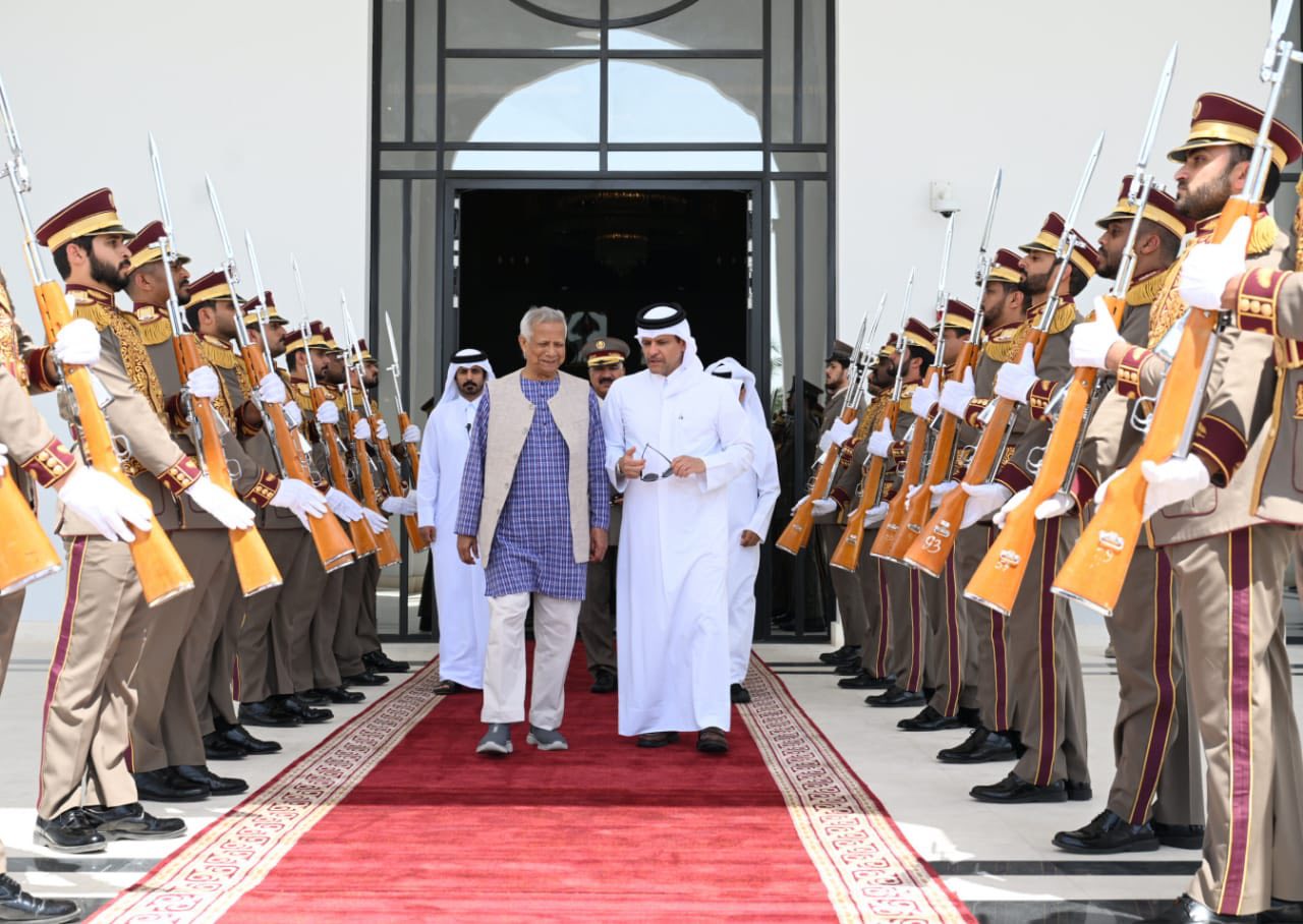 Qatar defence minister meets Chief Adviser 