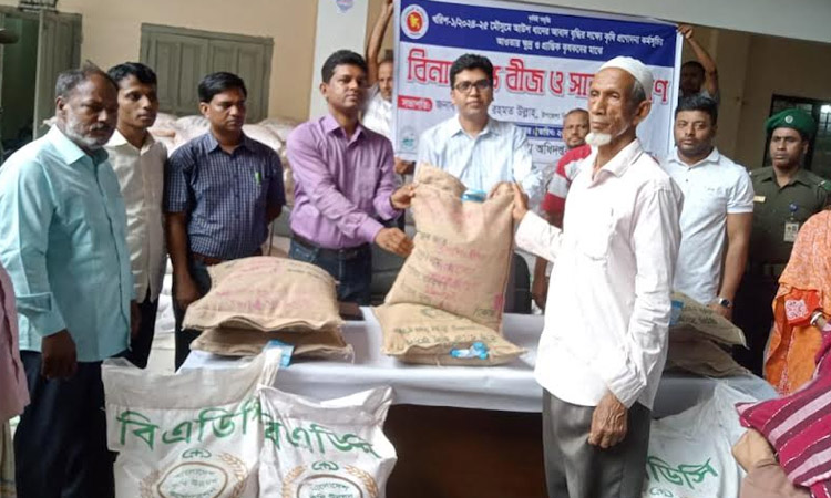 300 farmers get incentive in Ctg 