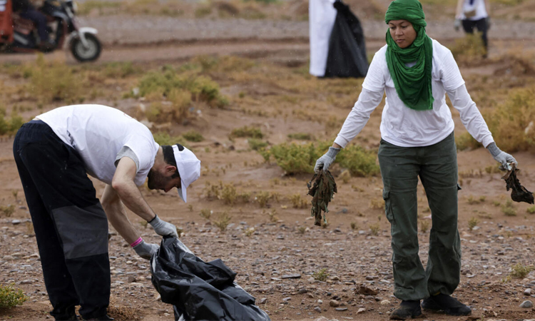 Morocco volunteers on Sahara clean-up mission