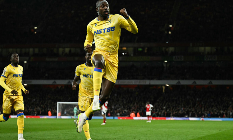 Liverpool on brink of title after Arsenal held by Palace