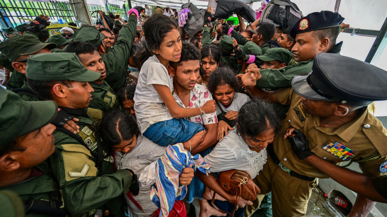 Sri Lanka Buddhists overwhelm city in bid to see sacred tooth