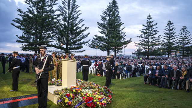 Crowds join Anzac Day services for Australia, New Zealand forces