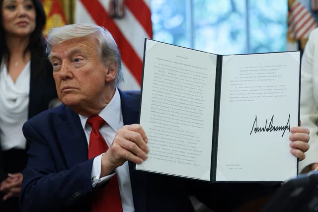 Trump signs order to ramp up US deep-sea mining