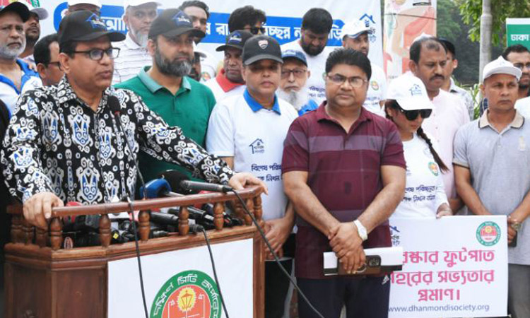 DSCC conducts mosquito control drive in Dhanmondi