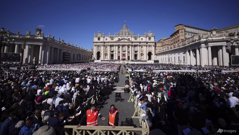 Hundreds of thousands at funeral mourn pope 'with an open heart'