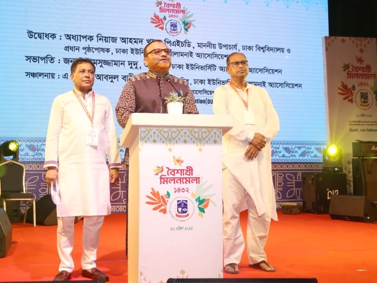 DU VC urges Alumni to unite for university's development