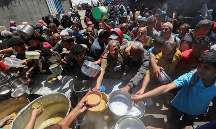 'Hunger breaks everything': desperate Gazans scramble for food
