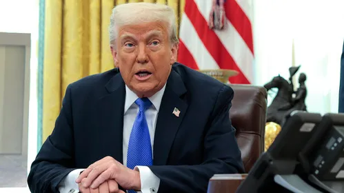 Trump calls to investigate 'fake' low approval polls