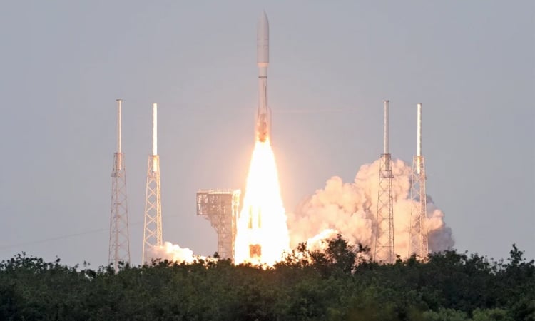 Amazon launches first Starlink-rival internet satellites