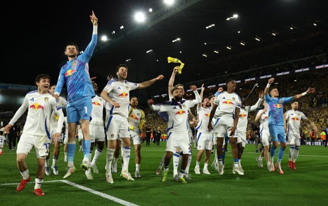 Leeds on brink of Championship title after Bristol stroll