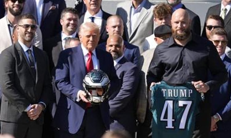 Trump salutes 'incredible' Eagles at White House reception