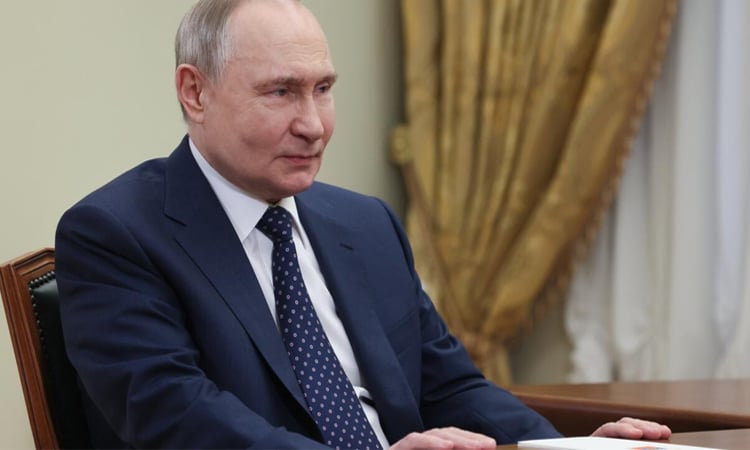 Putin orders three-day truce amid new US warnings
