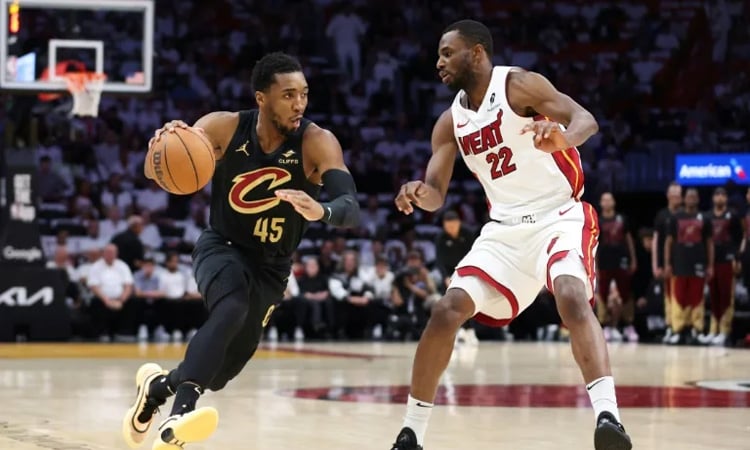 Cavaliers scorch Heat to seal series sweep