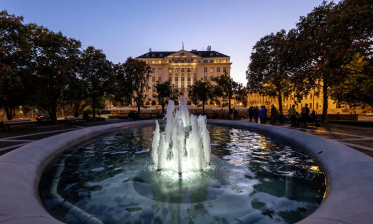 Croatia hotel toasts dizzying century of stars, sovereigns and champagne