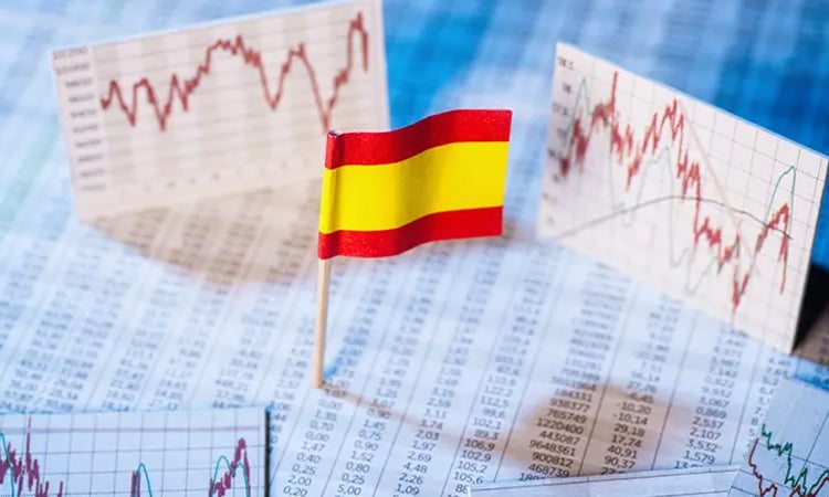 Spain's economy slows slightly in first quarter