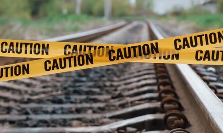 Housewife dies after being hit by train in Narsingdi