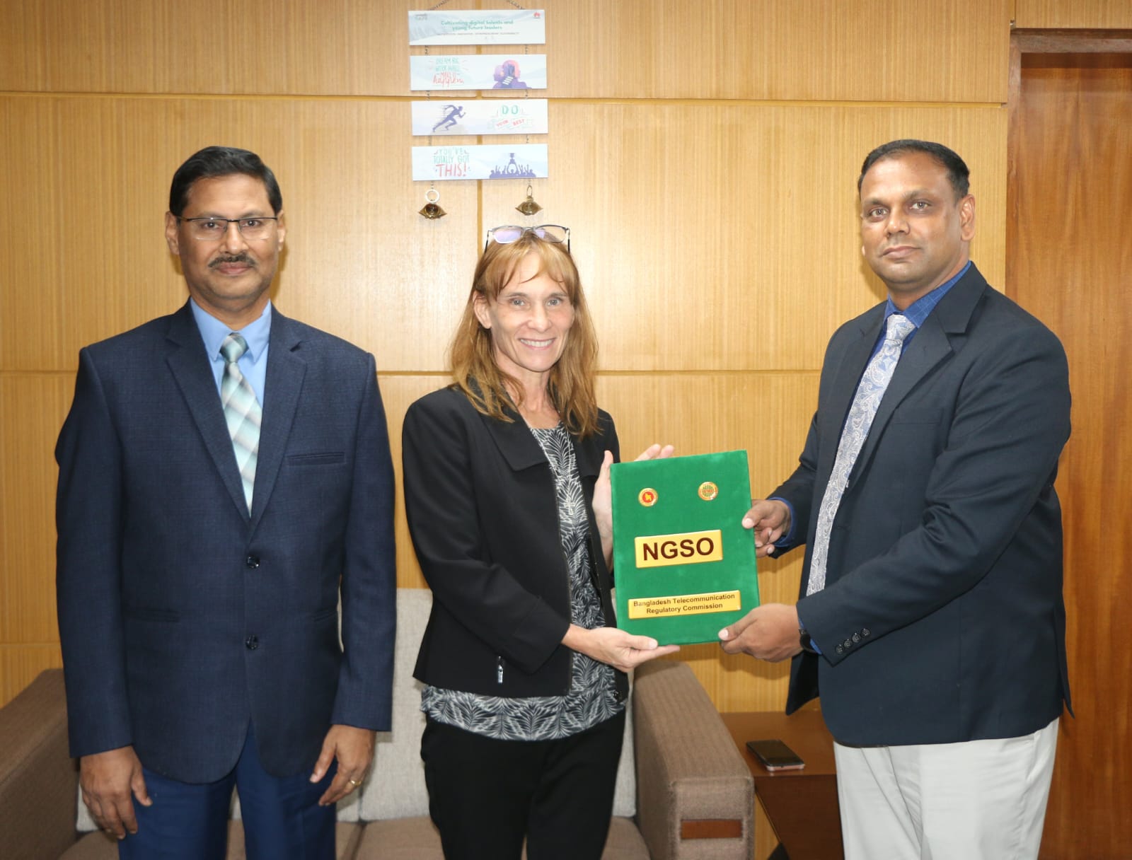 BTRC hands over licenses to Starlink