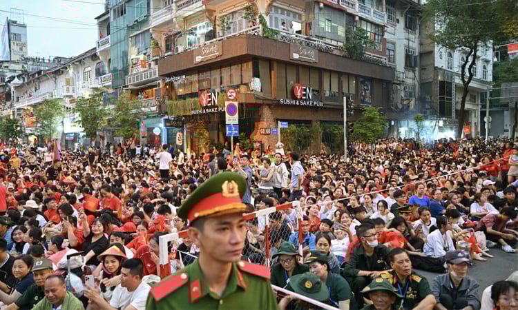 Grand Vietnam parade 50 years after the fall of Saigon