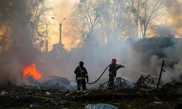 Russian strikes kill one, wound 39: Ukrainian authorities