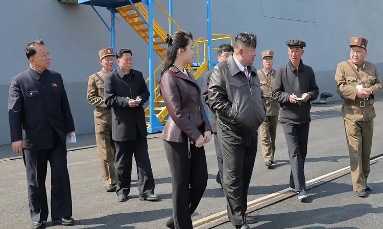 Kim oversees warship weapons test-fire, eyes nukes for N. Korea navy