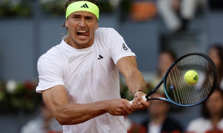 Zverev crashes as Swiatek scrapes into Madrid Open quarter-finals