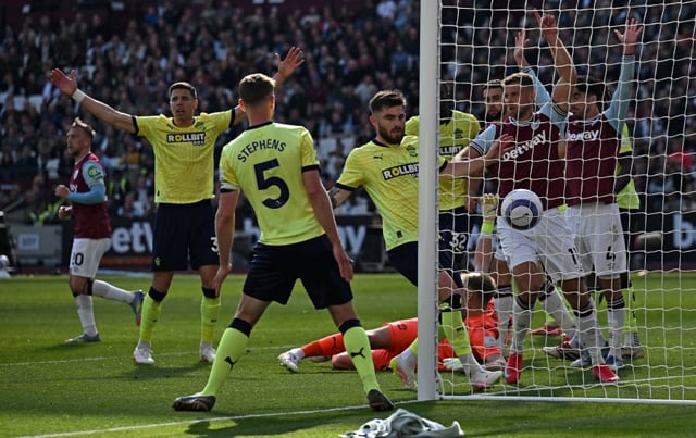 Top-five race heats up as Saints try to avoid unwanted history