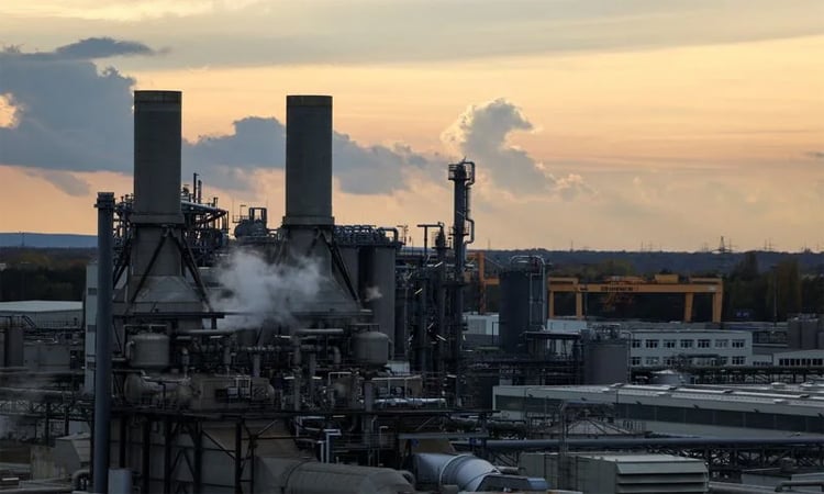 German chemical giant BASF keeps outlook, warns on tariffs