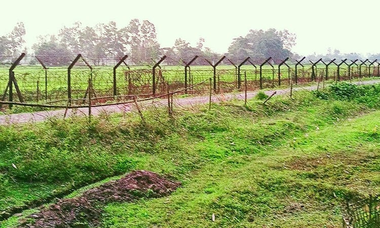 BSF return two Bangladeshis after 8 hrs detention 