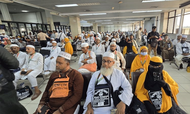 First hajj flight from Ctg leaves for Medina 