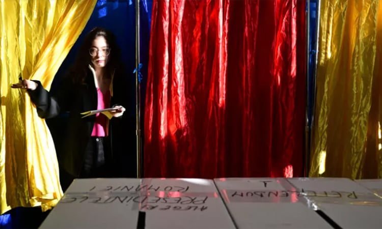 Polls open in Romanian presidential election rerun: AFP