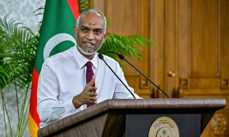 Maldives president holds record 15-hour press conference