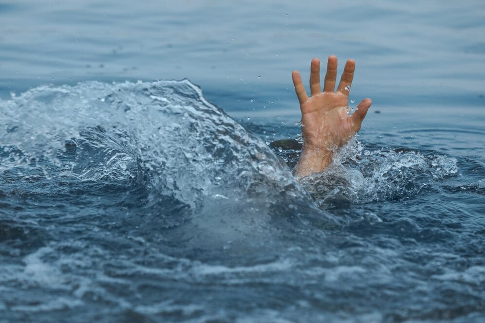 Worker drowns in river while dumping geo bags in Jhalakathi