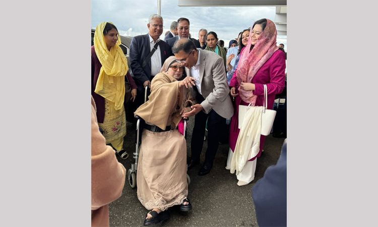 Khaleda Zia reaches Heathrow Airport to leave for country