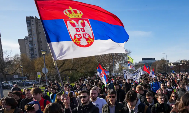 Serbian students demand snap elections to resolve political crisis