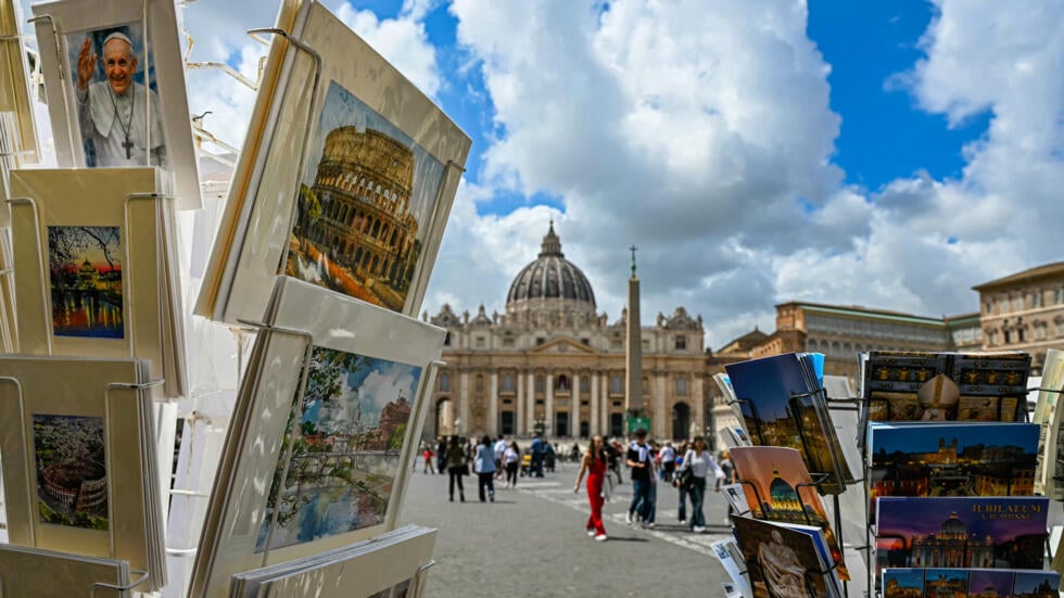 Cardinals to move into Vatican on eve of conclave