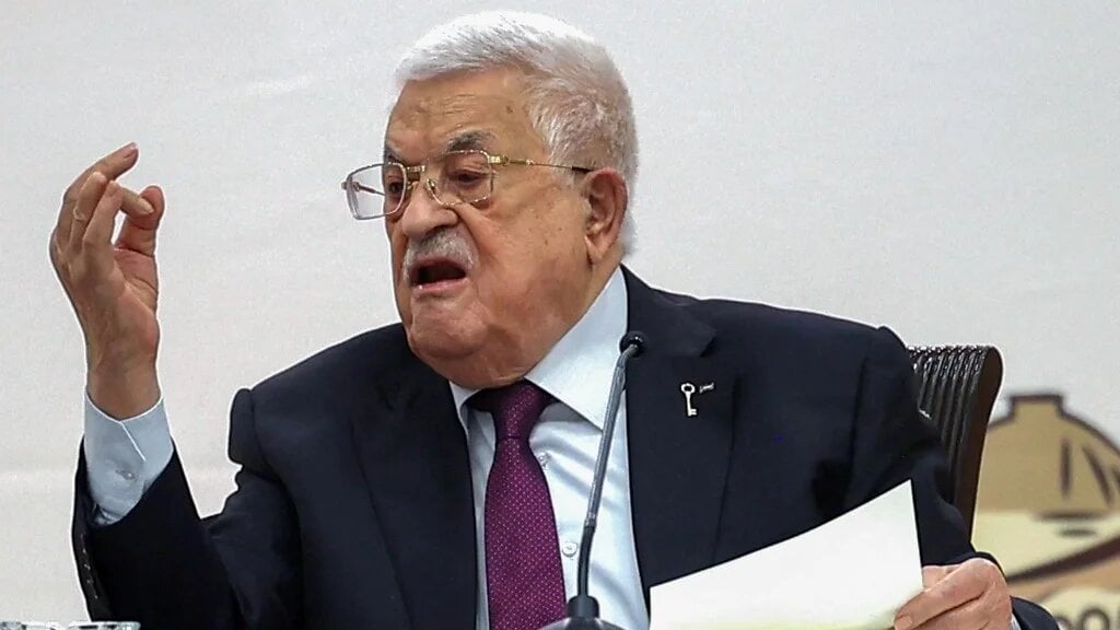 Palestinian president to visit Beirut after disarmament call