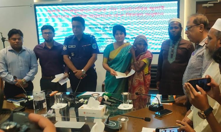 103 July-Fighters receive grants in Munshiganj