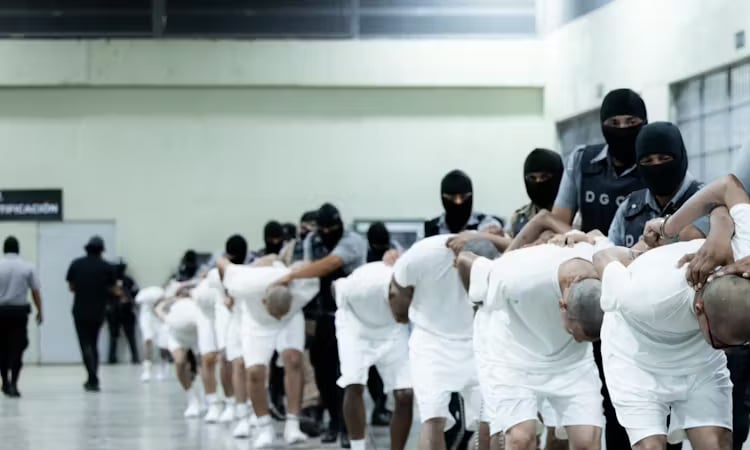 US groups seek help for migrants detained in El Salvador