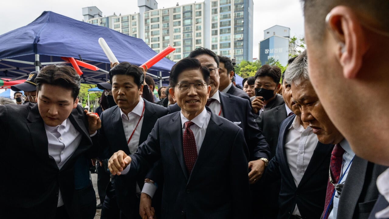 S. Korea conservative party begins process to switch presidential candidate