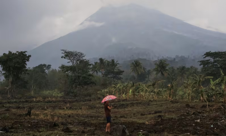 Volcano in Philippines spews ash over a mile into the sky