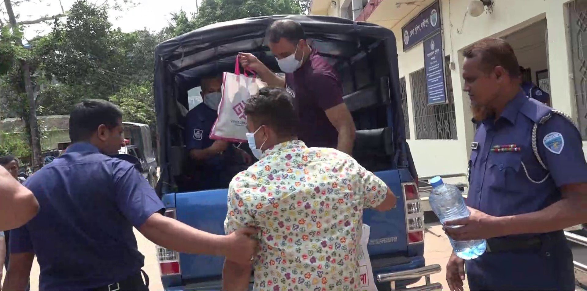 6 AL leaders held over murder of 4 students 