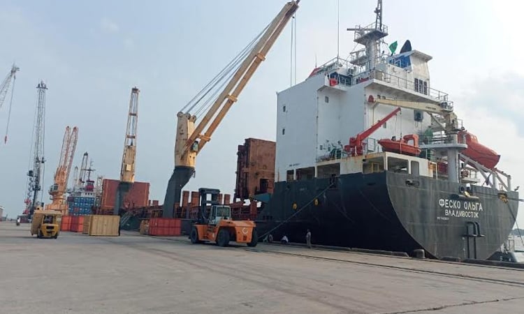 Record 725 foreign commercial ships docked at Mongla Port 