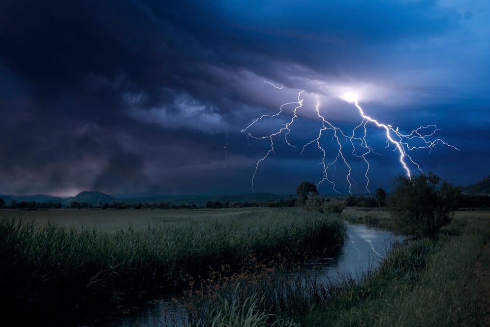 Housewife dies in lightning strike in Longadu