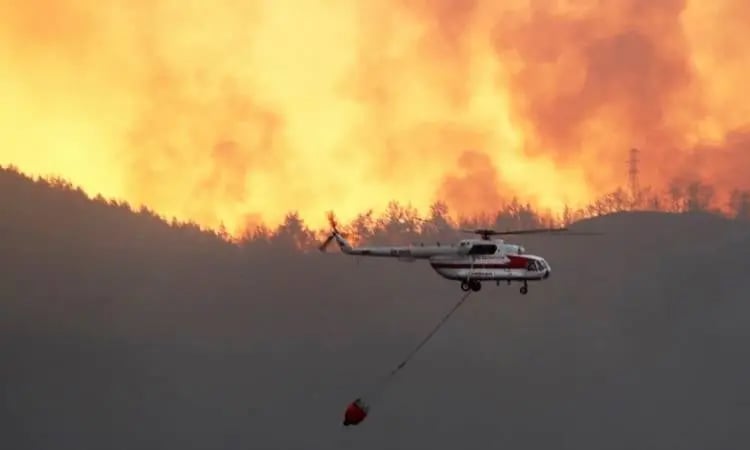 Big Canada wildfire kills two, 1,000 evacuated