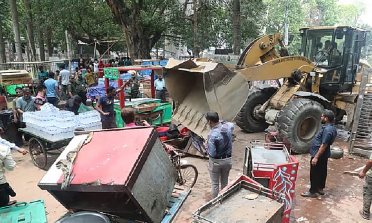 DSCC demolished all illegal shops at Sohrawardy Udyan