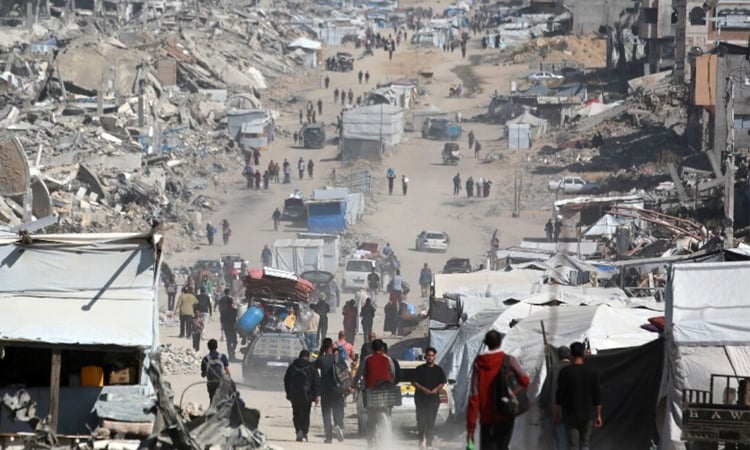 Rescuers say 100 dead as Israel launches fresh Gaza offensive