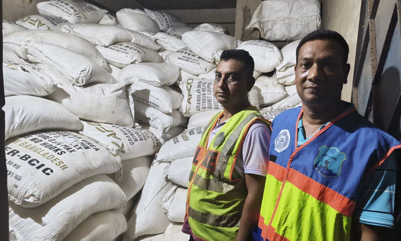 340 sacks of urea fertilizer seized in Ctg