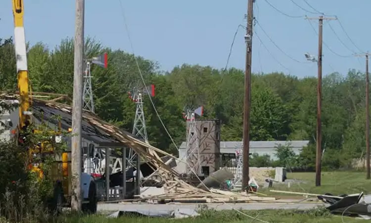 Tornadoes kill more than 20 in two southern US states