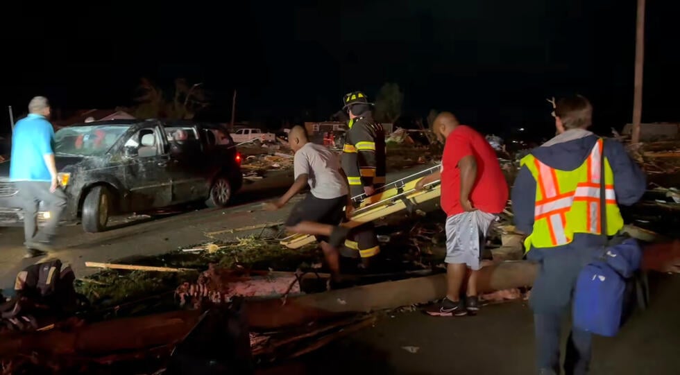 Tornadoes kill more than 20 in south-central US